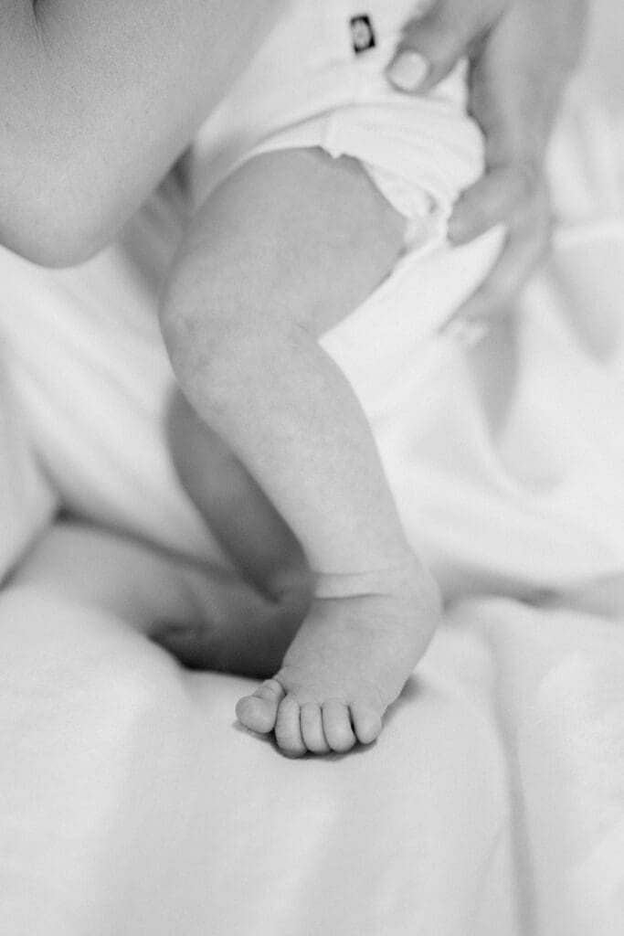 A photo of a baby's bare leg and cute toes.